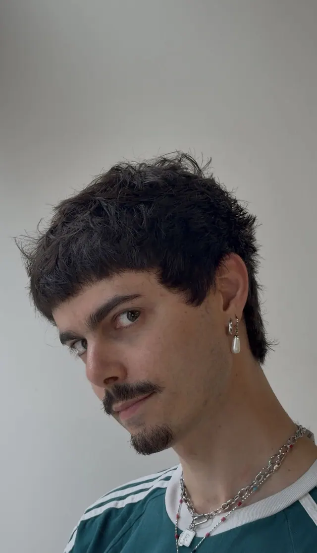 A textured mullet with a fringe